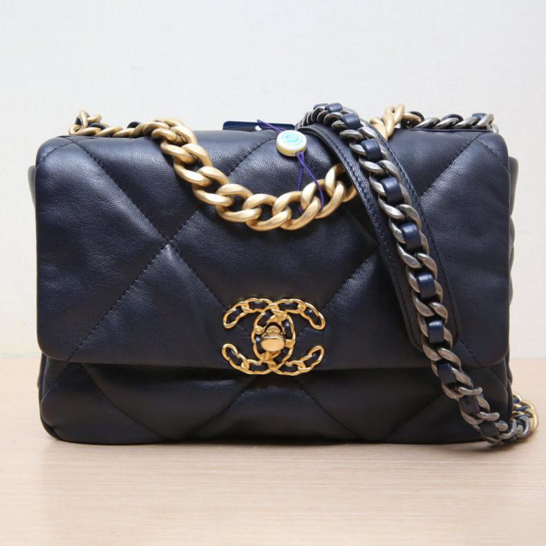 【自营】中古95新Chanel/香奈儿斜挎包19BAG口盖包皮革S30开金扣 - 图1