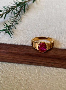 时髦法式复古钛钢镀金镶宝石戒指