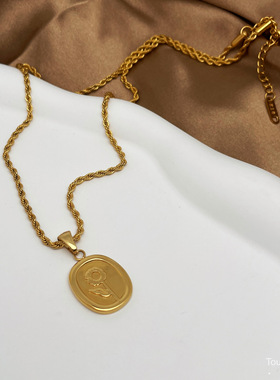 钛钢花朵圆牌项链法式高级锁骨链