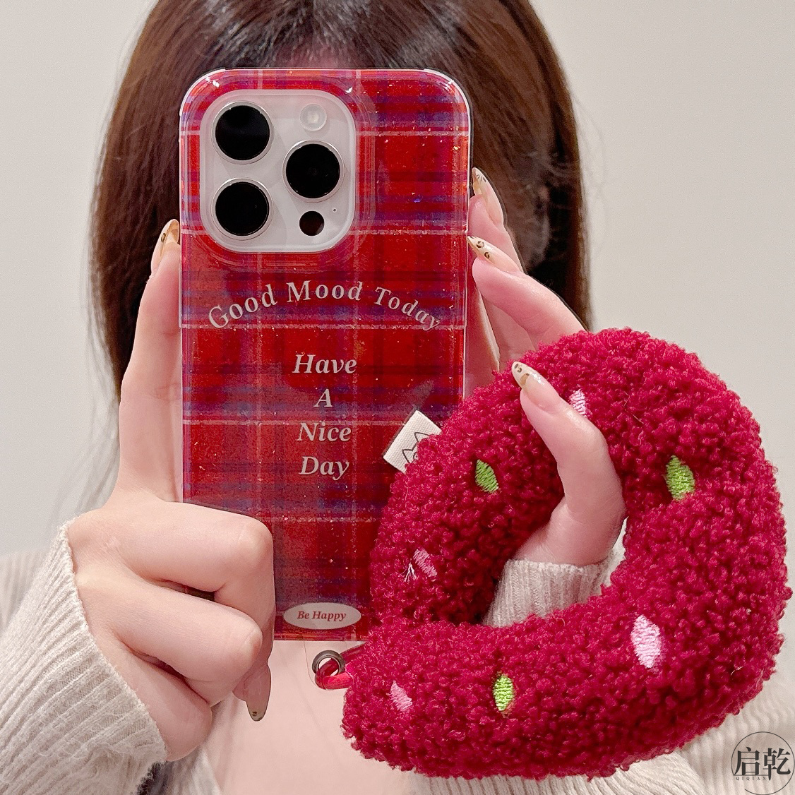 启乾 闪粉红色格纹腕带iPhone16/15手机壳适用苹果14/13promax双层硬壳手提链条挂绳复古小众日韩喜庆新款女