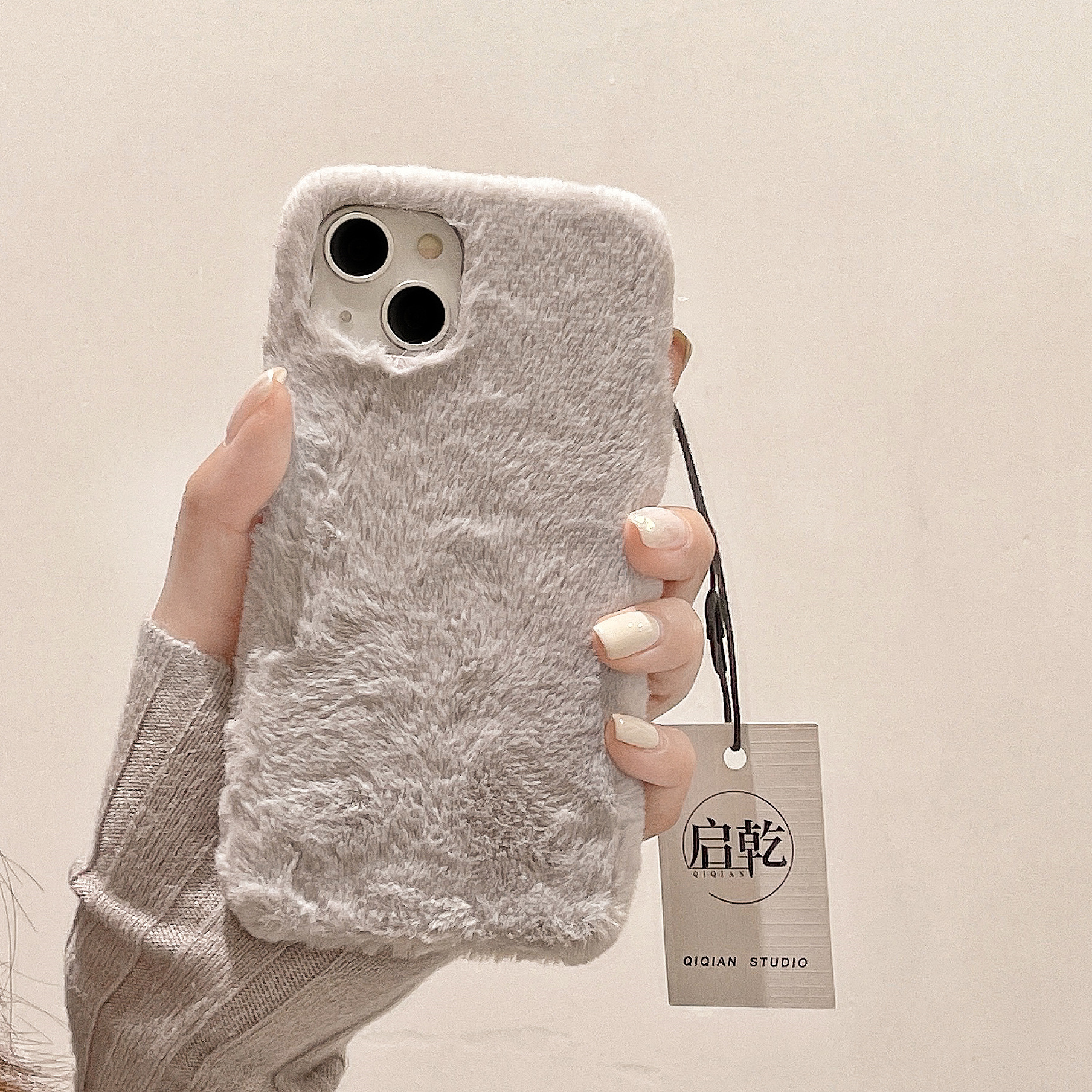 启乾 毛绒简约纯色iPhone15手机壳适用苹果14/13promax软壳12/11少女心xsmax新款xr粉色78plus绒布毛茸茸秋冬