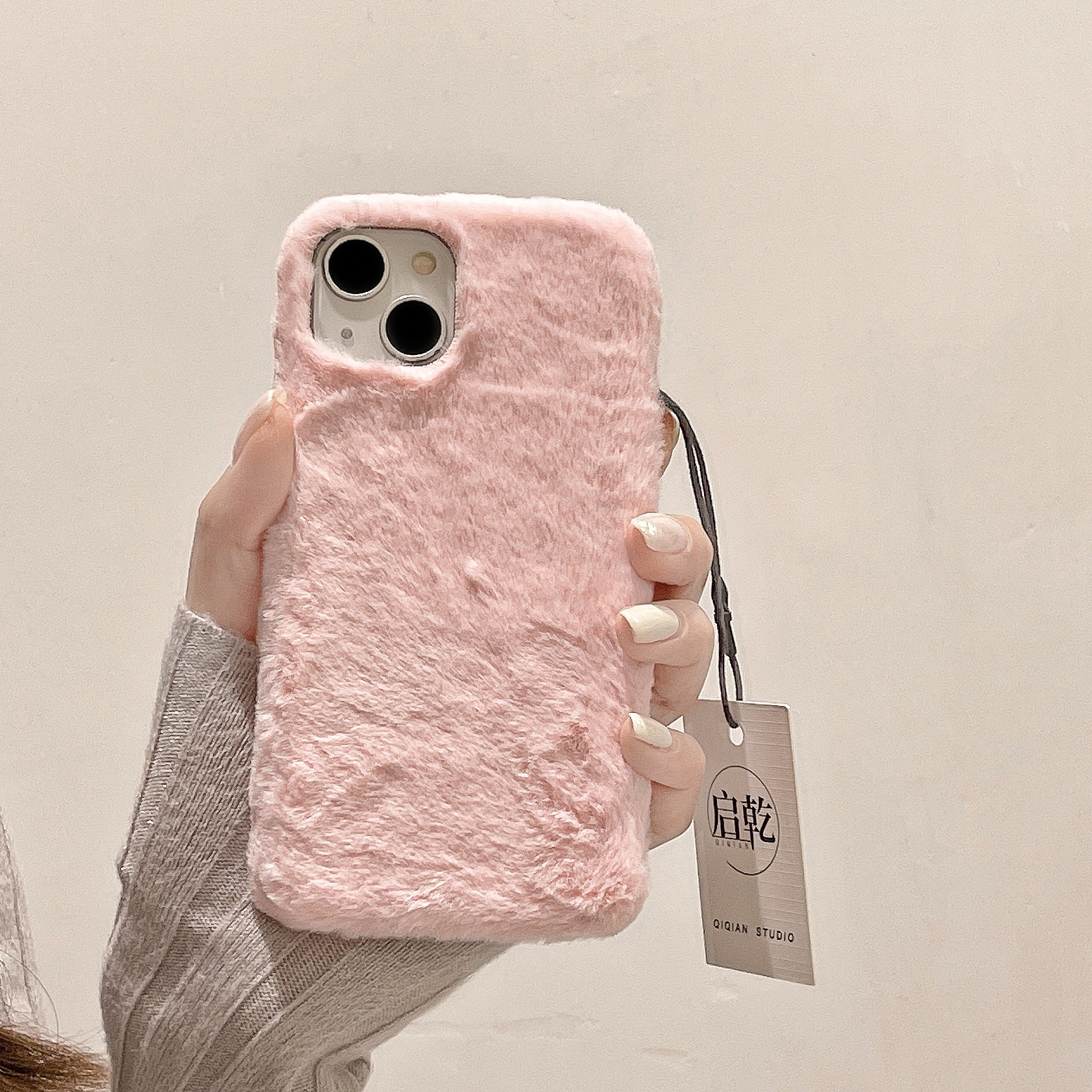 启乾 毛绒简约纯色iPhone15手机壳适用苹果14/13promax软壳12/11少女心xsmax新款xr粉色78plus绒布毛茸茸秋冬