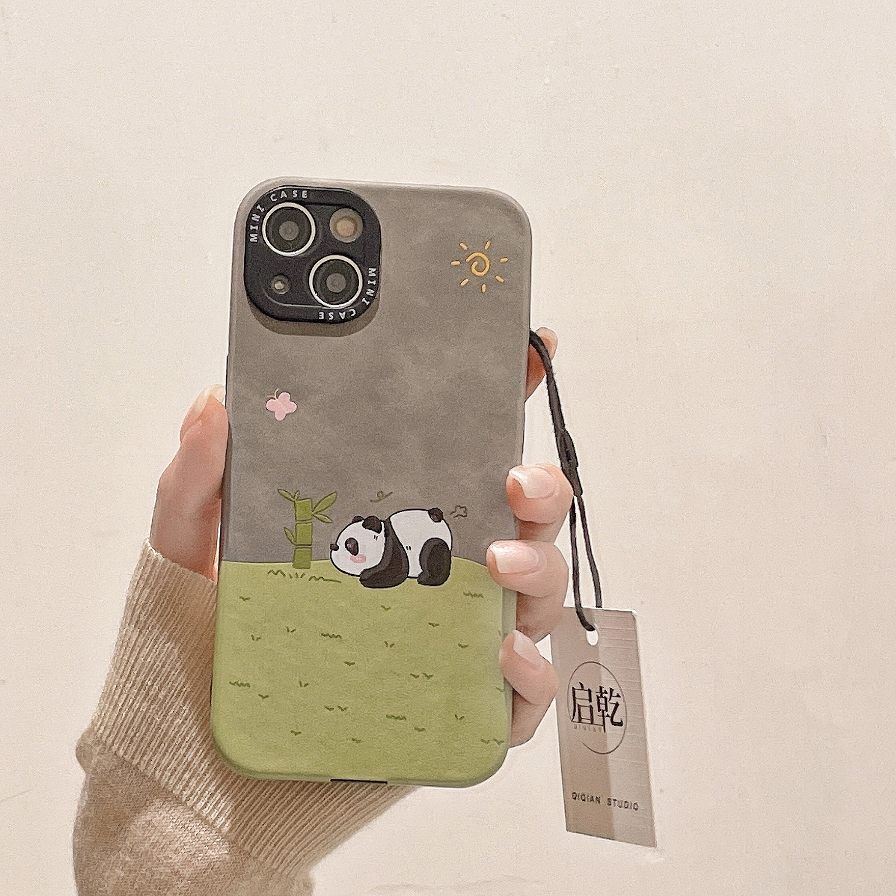 启乾 可爱熊猫竹子iPhone15/14手机壳适用苹果13promax皮质软壳12/11小众趣味卡通绿色新款防摔情侣镜头全包