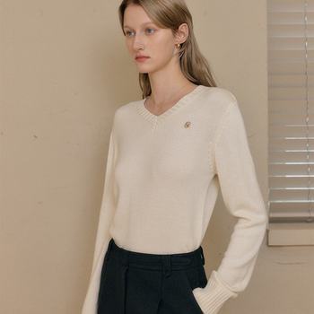 ເກົາຫຼີໂດຍກົງ [LOOKAST] IVORY ENSLEY V NECK KNIT TOP slimming sweater V-neck