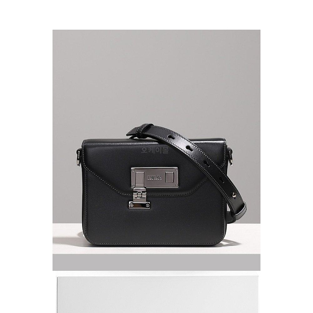  天猫国际探物韩国手拿包