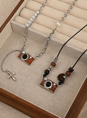 复古棕色相机吊坠项链女款小众个性毛衣链甜酷辣妹百搭锁骨链配饰