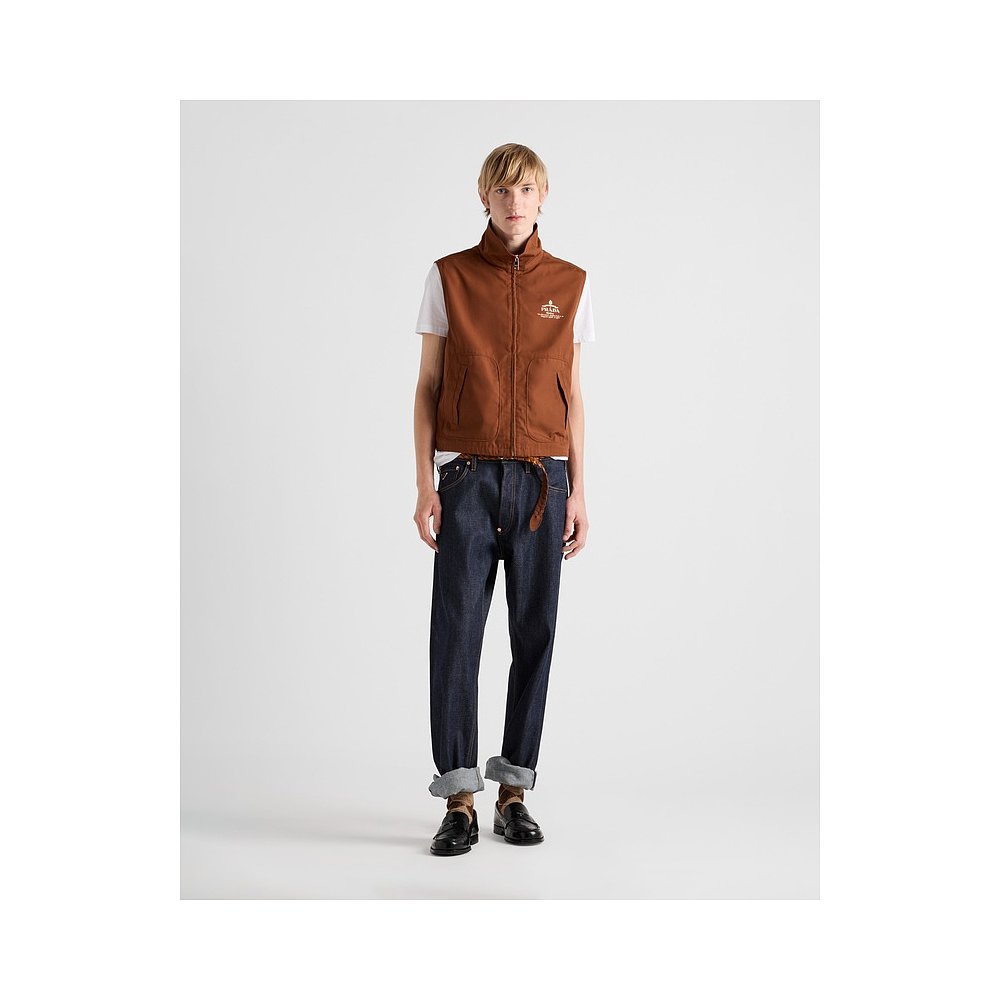 自营欧洲直邮Prada普拉达 男士烟草棕聚酯纤维字母标识马甲棉马甲 - 图0