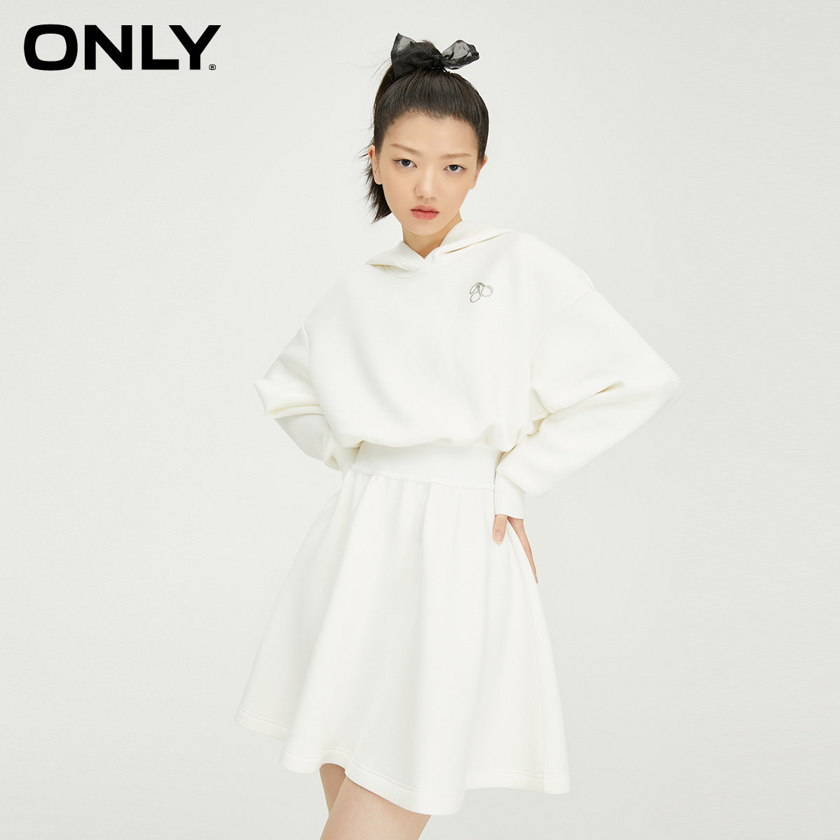 only2021冬季新款短款小樱桃卫衣 ONLYoutlets店连衣裙