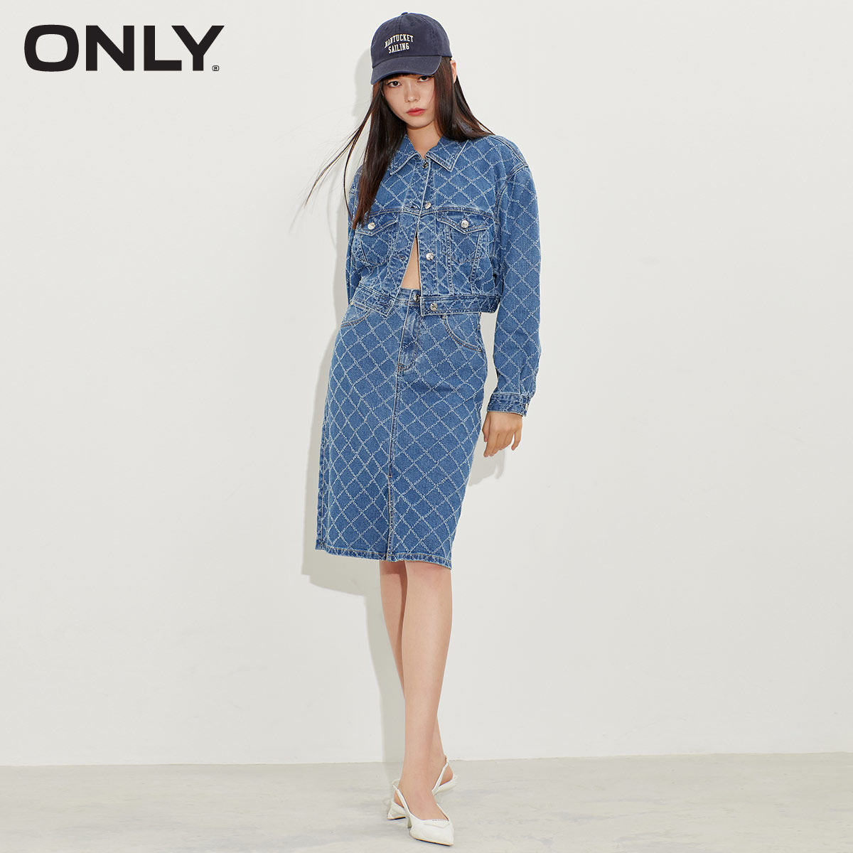 only2021冬季新款菱格纹理钩花牛仔 ONLYoutlets店短外套
