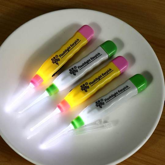 Luminous ear scoop with light for adults and children, ear scoop tool, ear pick and ear cleaner, ear scoop