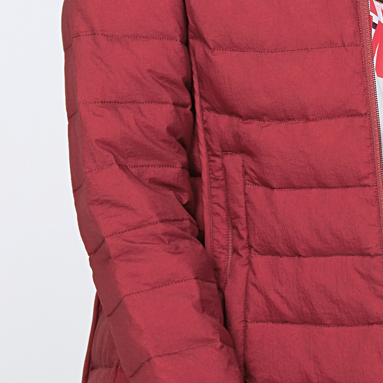 雪中飞 轻薄羽绒服女中长款连帽修身时尚休闲保暖外套 outlets 雪中飞 轻薄羽绒服女中长款连帽修身时尚休闲保暖外套 outlets