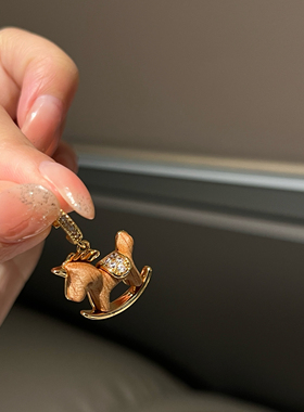 法式复古摇摇木马吊坠项链轻奢小众高级感红色珍珠百搭锁骨链配饰