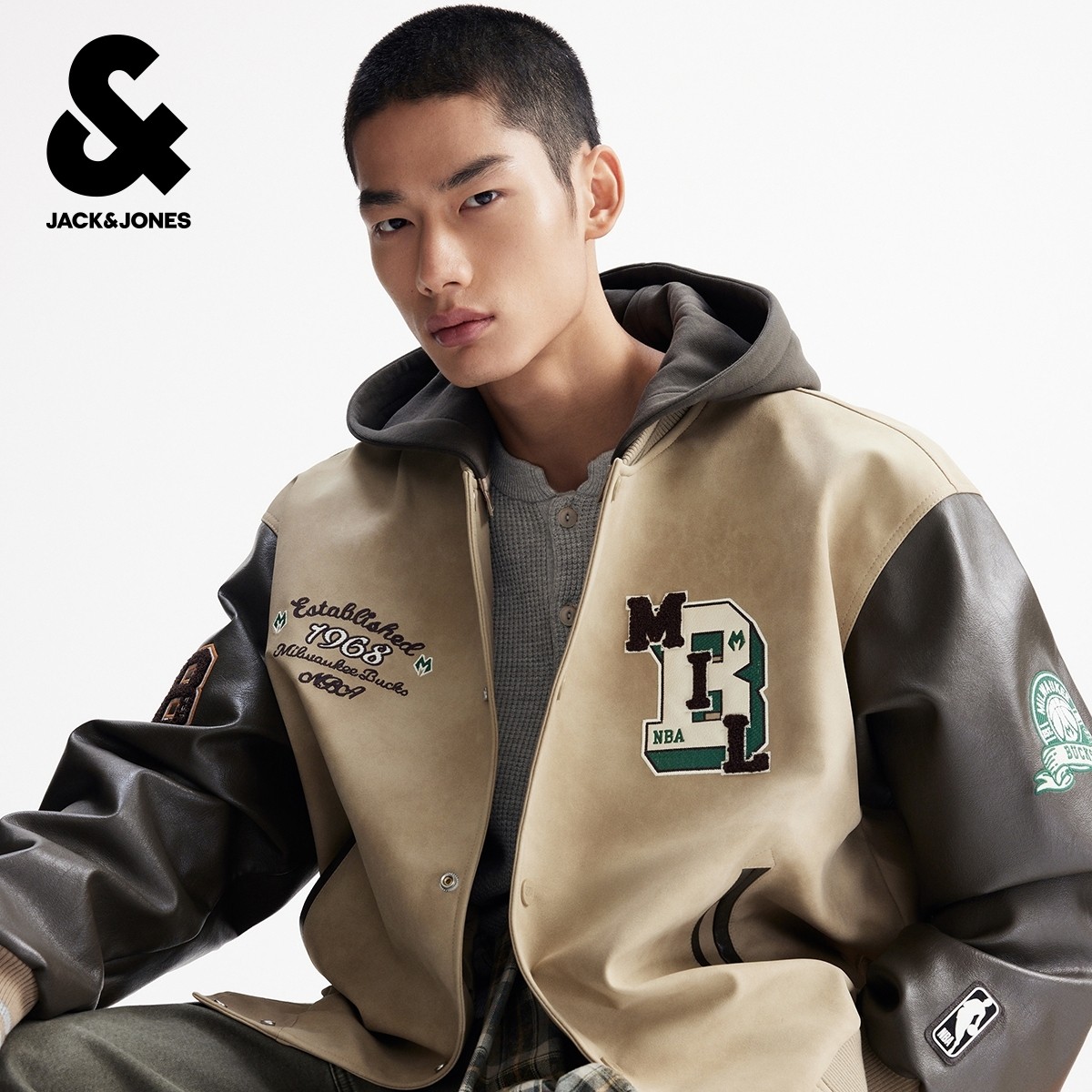 杰克琼斯NBA联名雄鹿队2025年新款男装冬季棉衣连帽印花百搭外套,淘宝优惠券,粉丝福利购,淘宝优惠卷