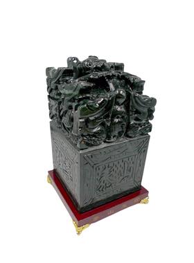 泰山玉九龙玉玺印章大摆件天然墨玉原石篆刻石料办公室桌面装饰品