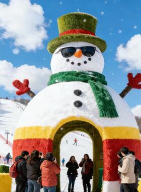 仿真绿雕工艺品定制户外景区滑雪场绿雕雪人造型景观网红打卡拍照