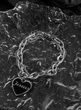 黑色复古欧美风百搭配饰爱心手链