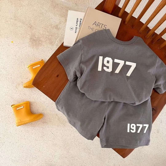 儿童纯棉套装2024夏季新款男女童数字印花短袖t短裤宝宝7两件套潮