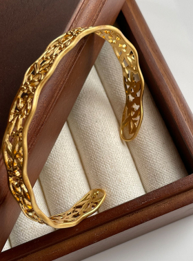 复古金色花纹镂空手镯