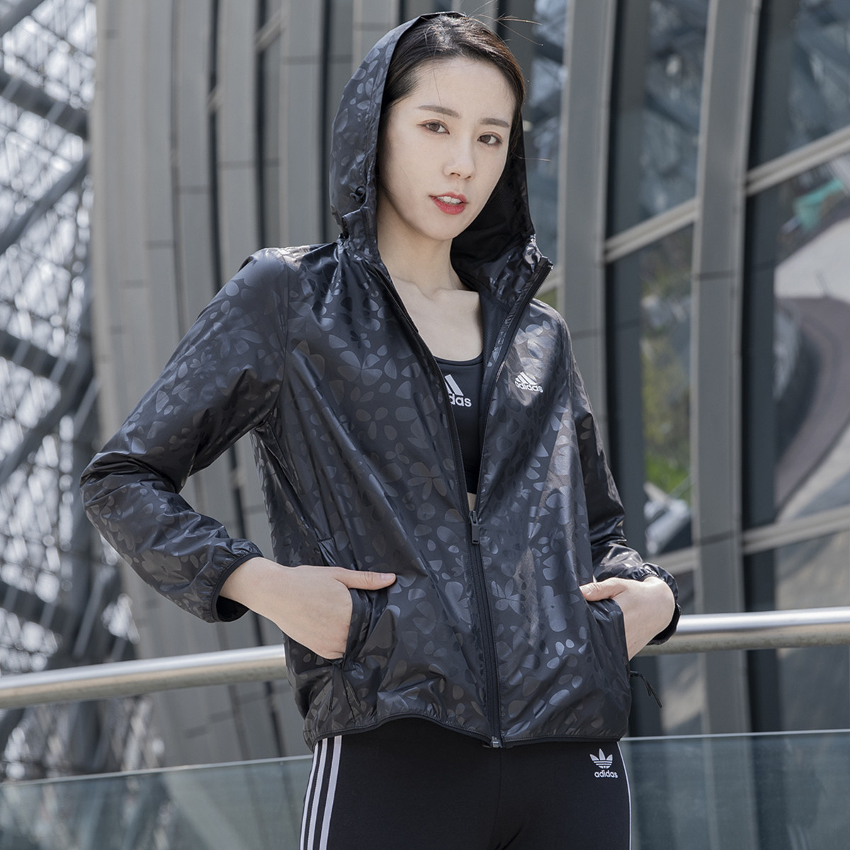 adidas阿迪达斯外套女款运动服茄克梭织夹克女外套拉链