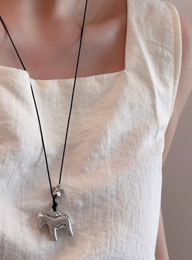 韩系ins银色小马吊坠项链女高级感小众长款毛衣链日常百搭配饰品