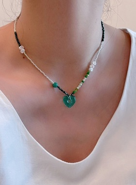 蓝绿色爱心彩色串珠叠戴项链女简约设计感百搭时尚潮流颈链锁骨链