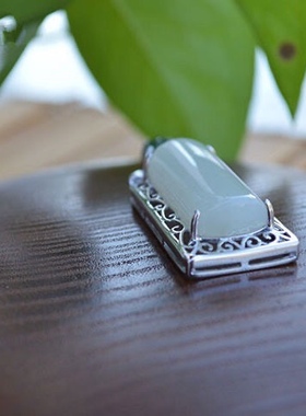 S925纯银镶嵌天然和田玉碧玉复古花纹平安牌吊坠女款老银匠手工