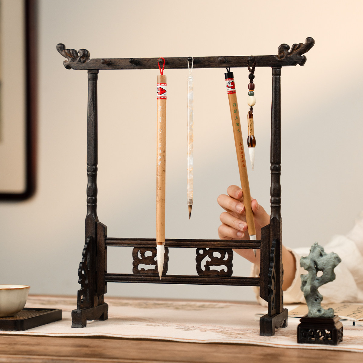 善琏湖笔笔架实木毛笔挂文房四宝摆件专用国画挂架鸡翅木圆盘收纳架托盘毛笔架毛笔架子笔挂初学书法挂笔架,淘宝优惠券,粉丝福利购,淘宝优惠卷