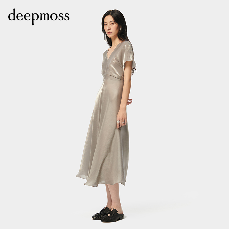 【deepmoss】2024春夏新款女装时尚休闲气质水泽褶裥收腰连衣裙 - 图1