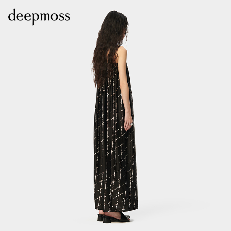 【deepmoss】2024春夏新款女装时尚休闲气质光晕印花吊带连衣裙 - 图2