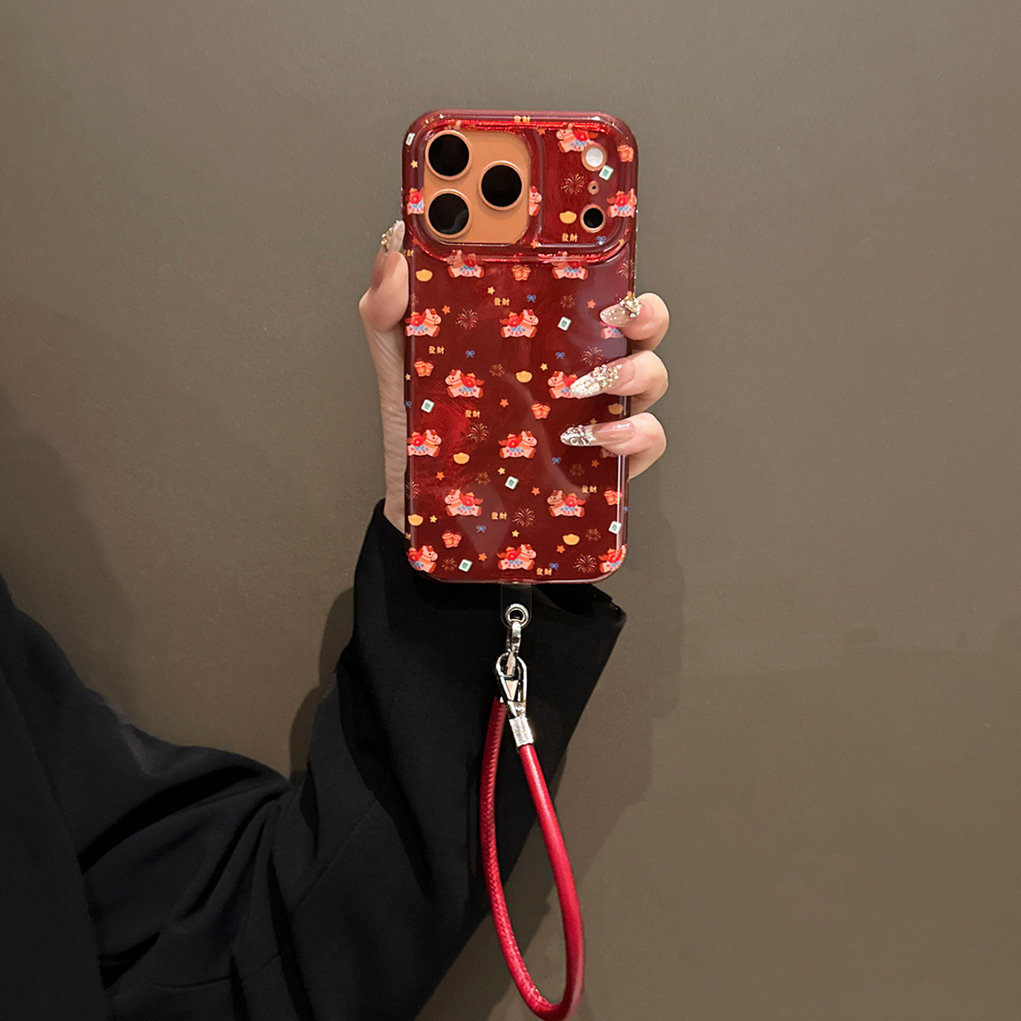 卡巴顿 可爱红色小马适用苹果17promax手机壳新款iphone16pro男女马年15pro带挂绳14pro全包防摔13新年不撞款,淘宝优惠券,粉丝福利购,淘宝优惠卷