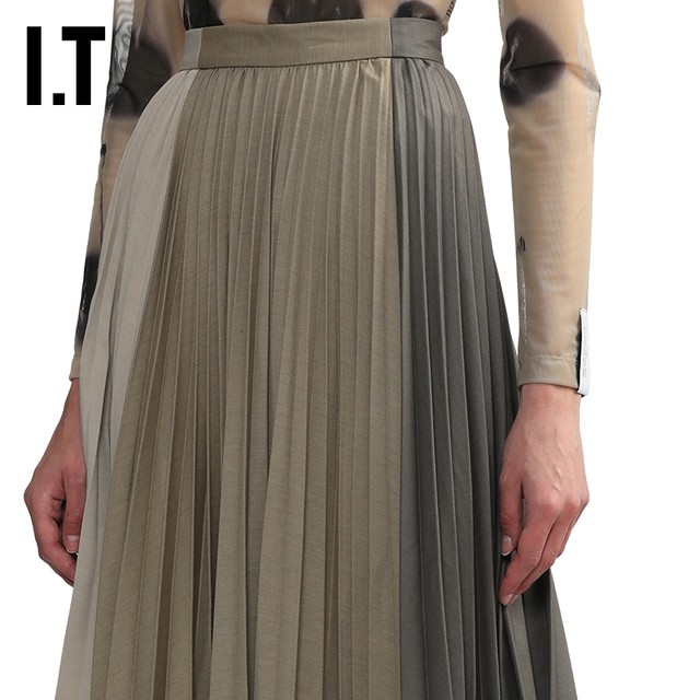 ITROKH irregular skirt is modern and fashionable