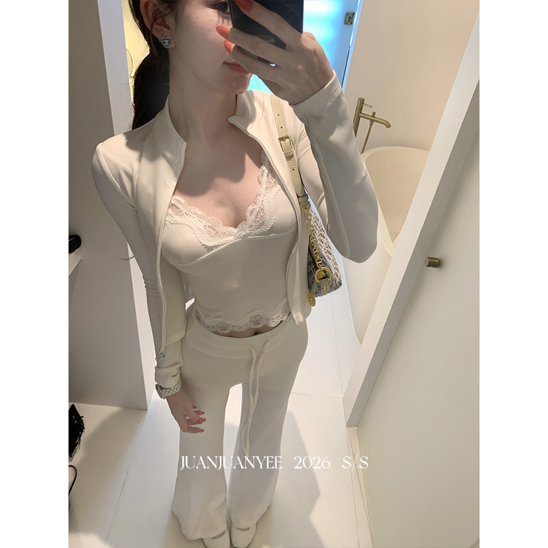 juanjuanyee【甜御选手】低胸深v蕾丝拼接纯欲针织性感吊带背心