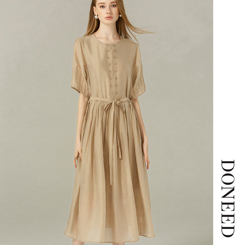 DONEED夏款法式文艺风双排扣装饰打褶配腰带轻薄中长款连衣裙女