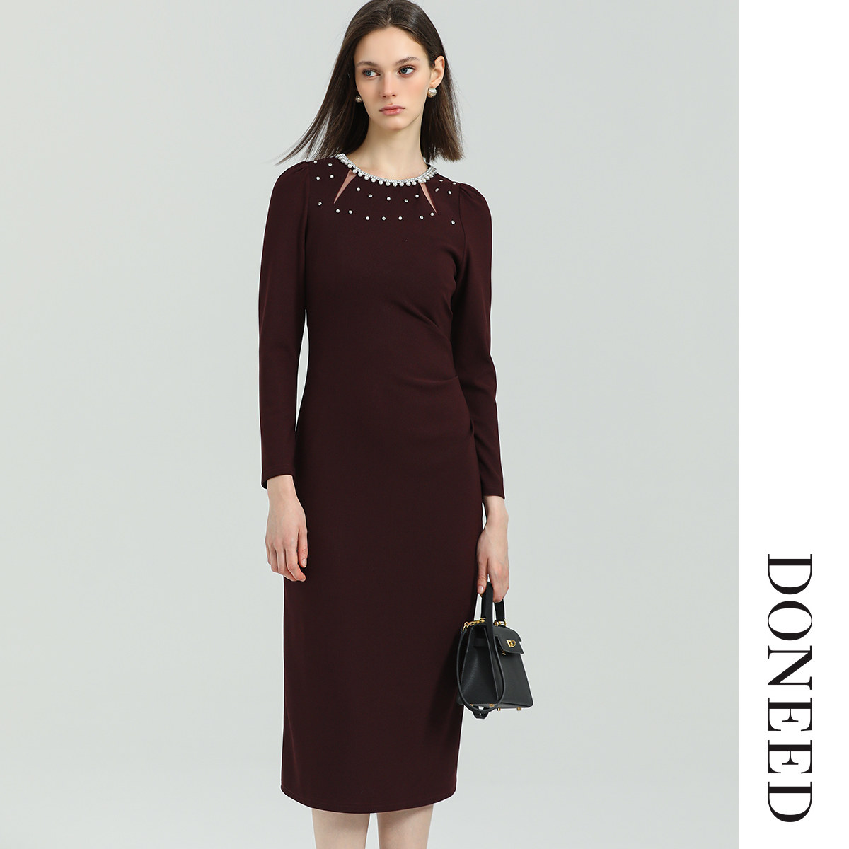 DONEED秋冬款时尚优雅钉珠圆领网纱镂空设计感2025针织连衣裙女,淘宝优惠券,粉丝福利购,淘宝优惠卷