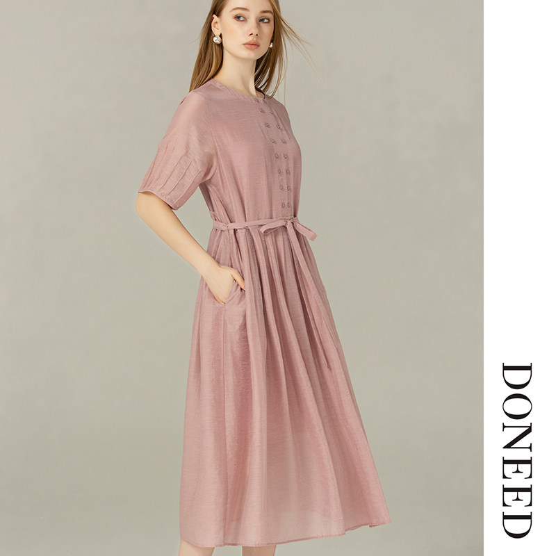 DONEED夏款法式文艺风双排扣装饰打褶配腰带轻薄中长款连衣裙女