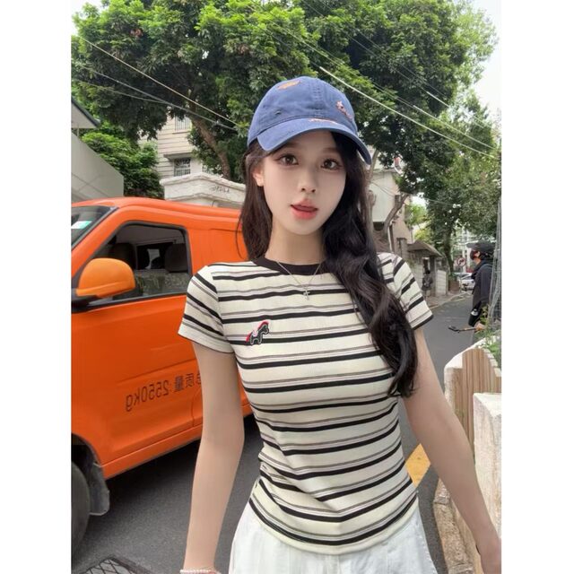 ເສື້ອຍືດແຂນສັ້ນ Embroidered striped slimming ສໍາລັບແມ່ຍິງ