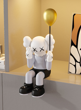 轻奢暴力熊举气球客厅酒柜电视柜旁边玄关坐着的装饰品搬家小摆件
