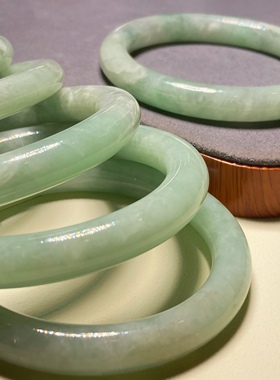天然翡翠手镯满绿手镯正圆条手镯翡翠手镯特价圆条手镯特价出货