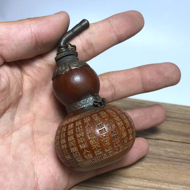 Antique miscellaneous gourd carved snuff bottles, antique wood carvings, gourd snuff bottles, random patterns