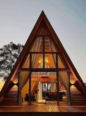 三角形木屋移动组装民宿木房子小户型别墅景观园林木头房一室一厅