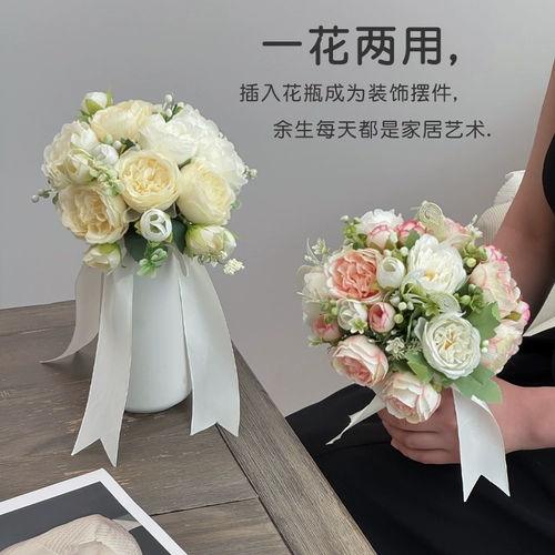 Брак и получить свидетельство о браке и держать цветок имитированный цветочный невест Регистрация свадебное свадебное предложение фотография реквизита бессмертный букет