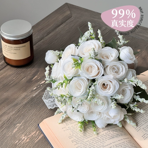 Брак и получить свидетельство о браке и держать цветок имитированный цветочный невест Регистрация свадебное свадебное предложение фотография реквизита бессмертный букет