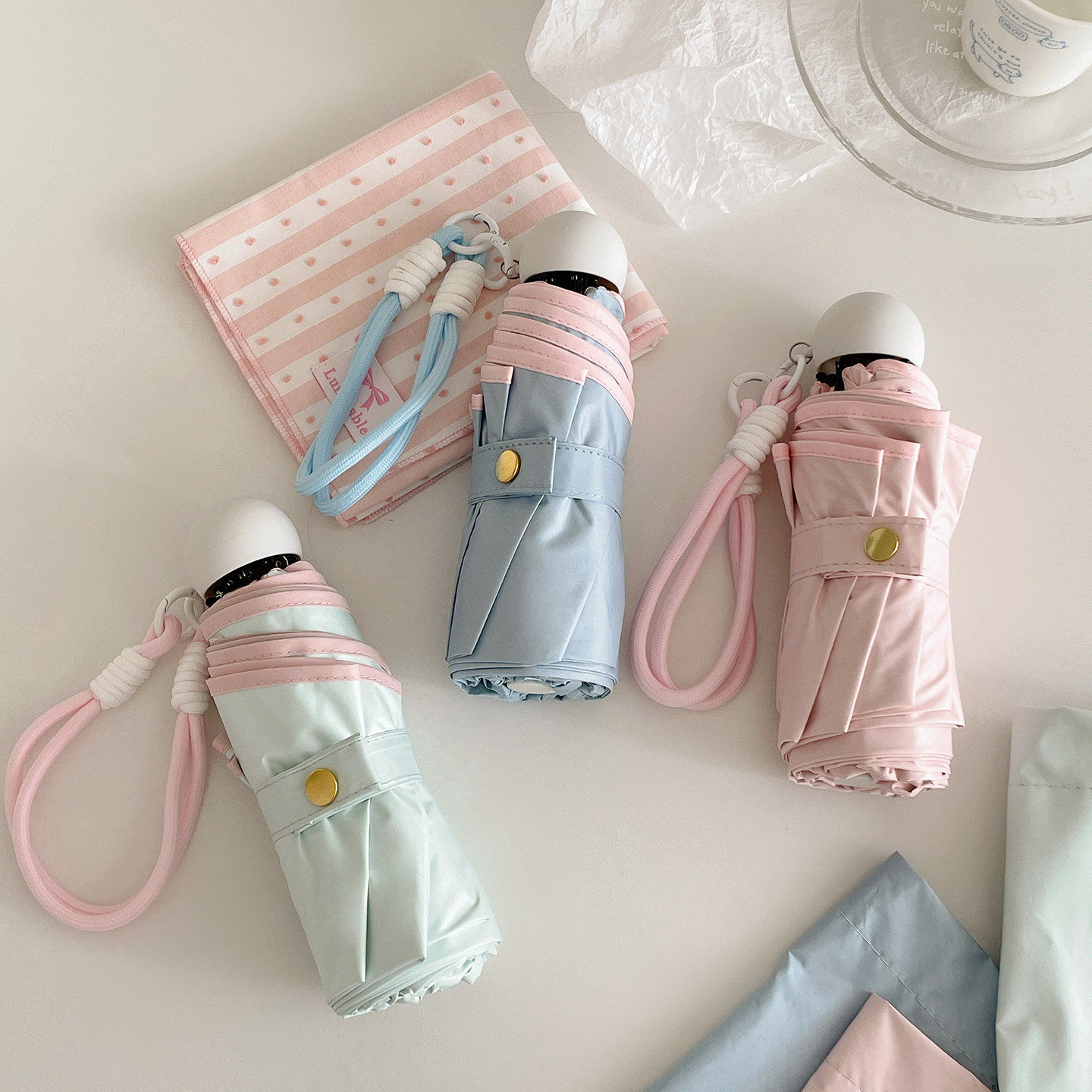 ins小巧便携五折太阳伞雨伞晴雨两用黑胶防晒防紫外线遮阳胶囊伞,淘宝优惠券,粉丝福利购,淘宝优惠卷