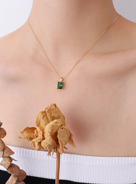 国潮宫廷风祖母绿锆石吊坠宫廷风复古项链镀18真金女饰品女百搭