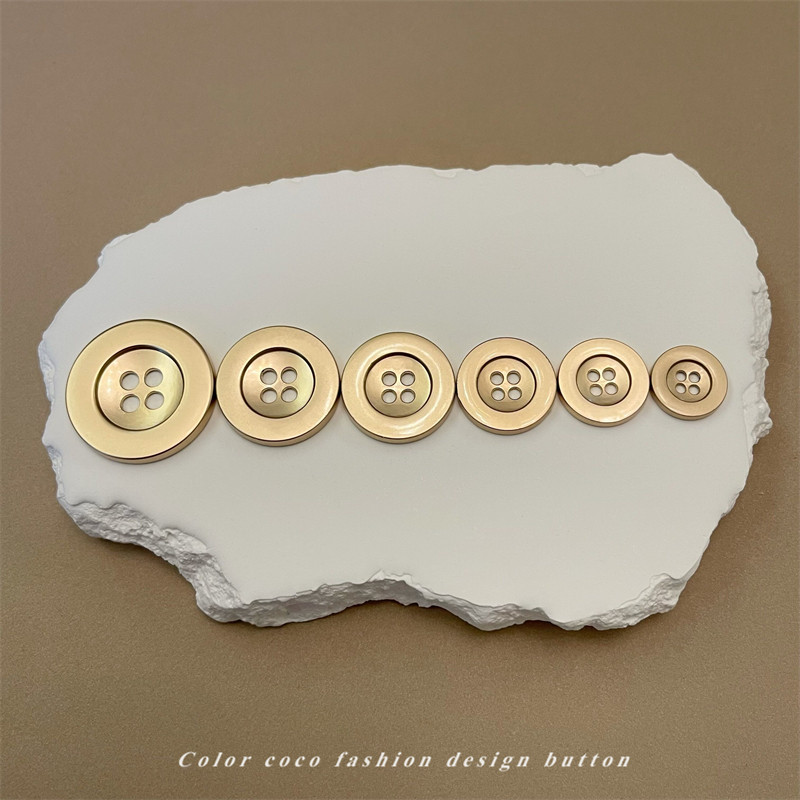 经典复古圆形宽边四眼金属纽扣百搭衣服装饰扣子服装辅料服饰配件,淘宝优惠券,粉丝福利购,淘宝优惠卷