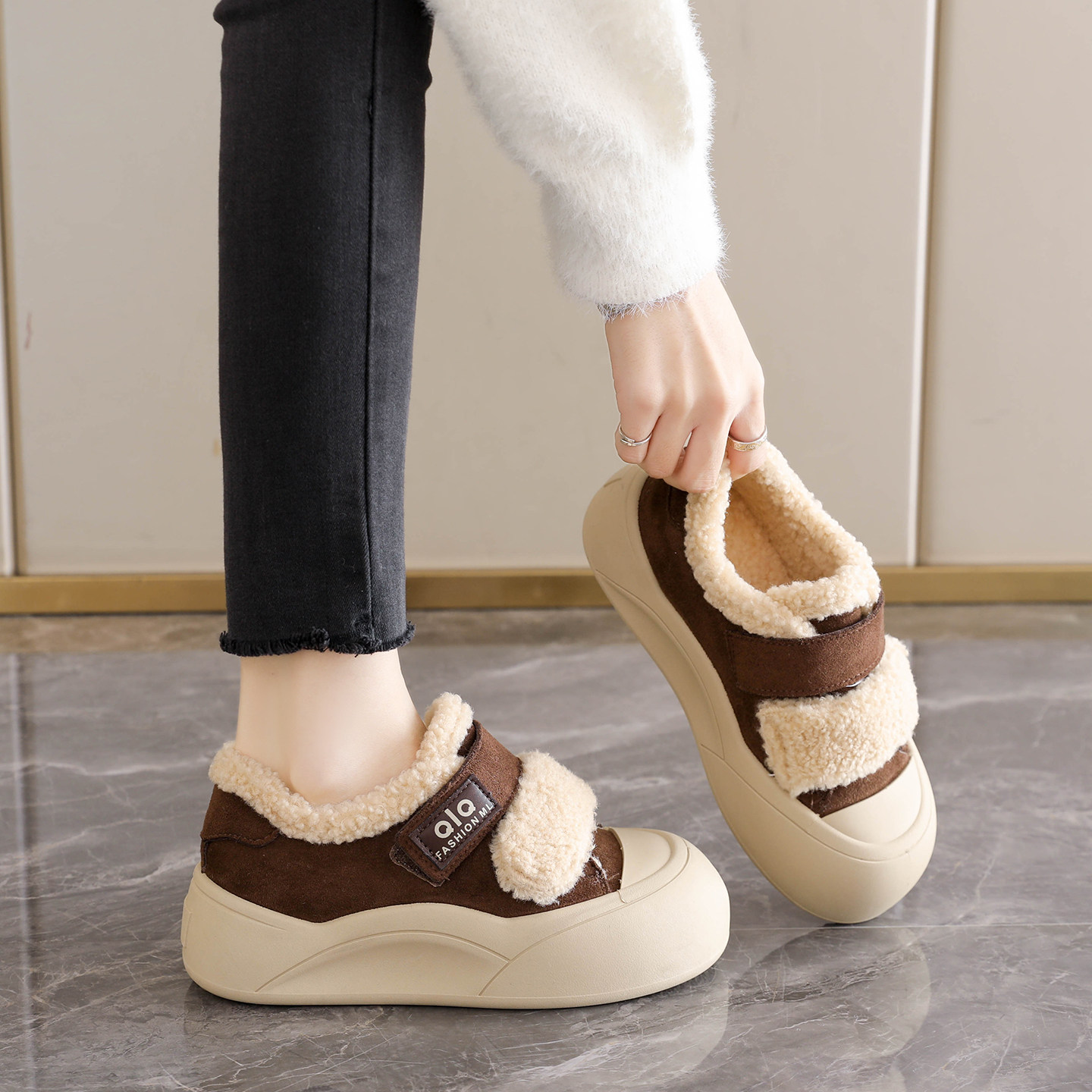 踩屎感毛毛棉鞋女2025新款冬季加绒保暖魔术贴厚底面包板鞋小码34 - 图2