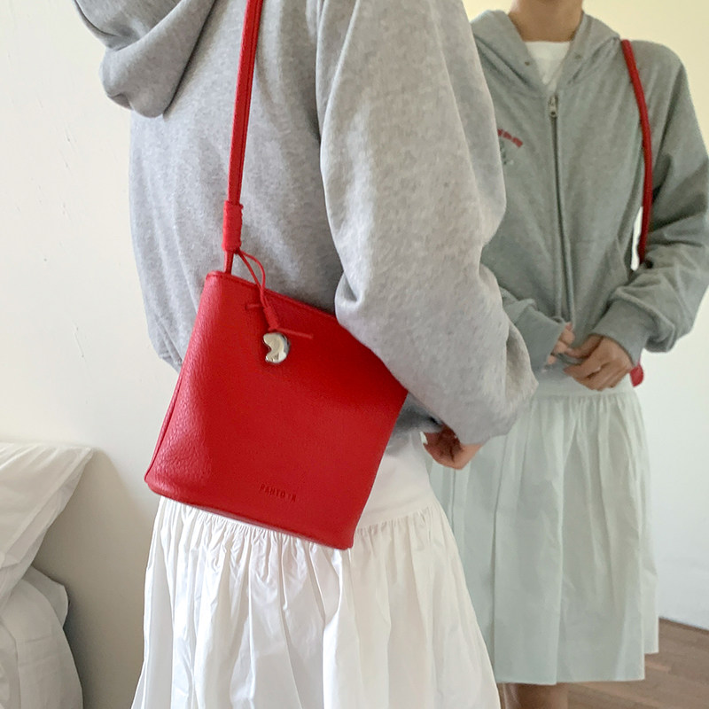 高级感荔枝纹水桶包女2025新款潮简约洋气单肩包时尚百搭斜挎包,淘宝优惠券,粉丝福利购,淘宝优惠卷