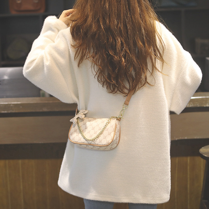 2022女2021新款潮小众设计斜挎小包 名雅娜女士包袋