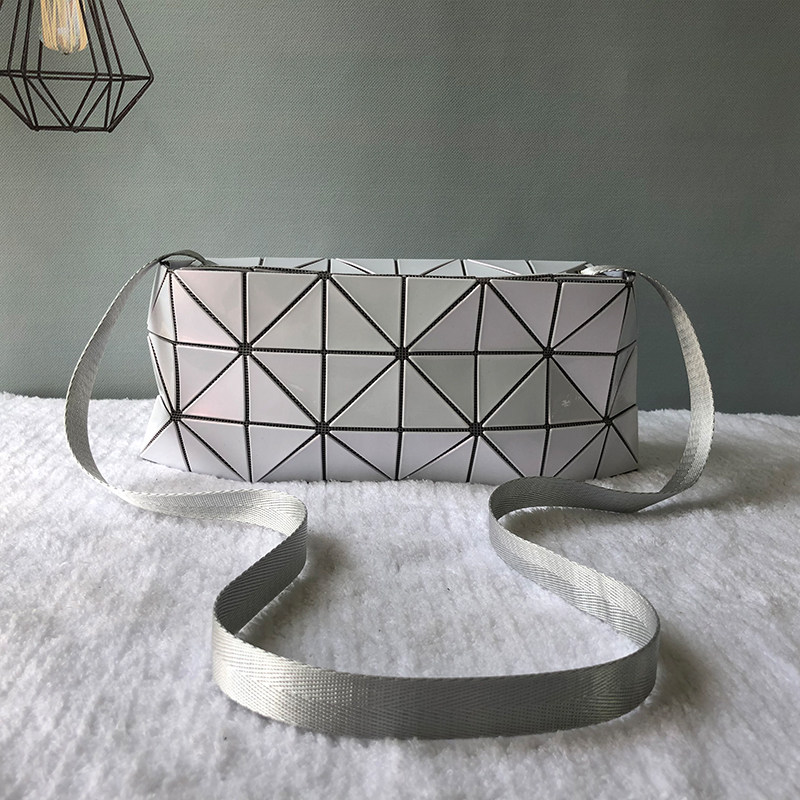 日本几何菱格斜挎折皱风琴波士顿包 欧诺杰女士包袋