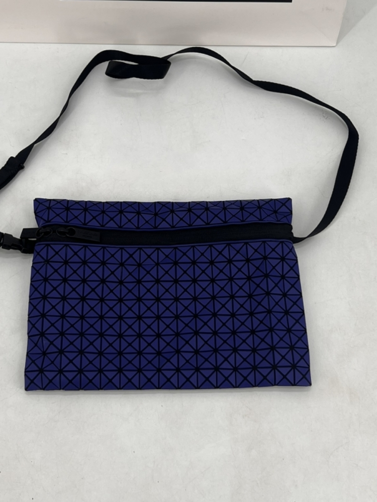 日本BAOBAO硅胶斜挎小方包单肩包KURO系列男女款菱格时尚信封包包-图2